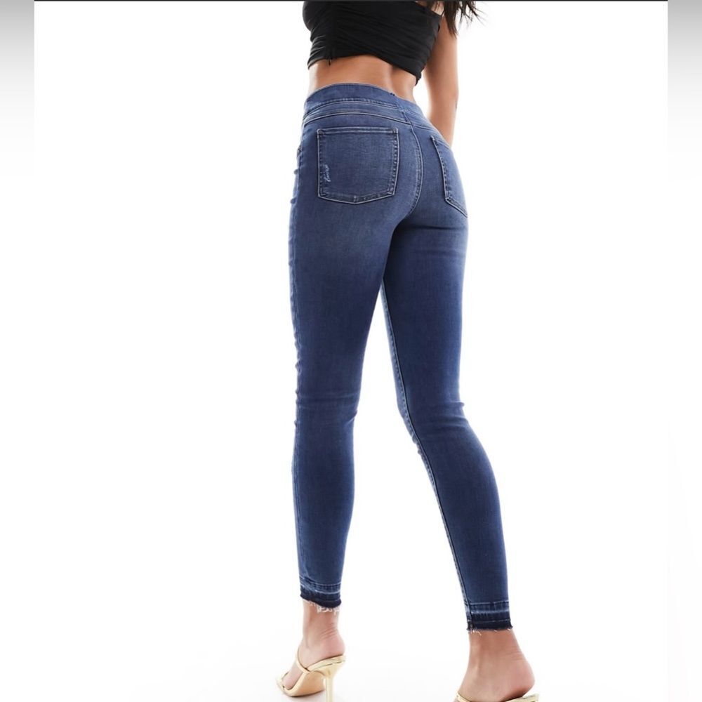 Spanx Shape and Lift Distressed Skinny Leg Jeans Size Medium